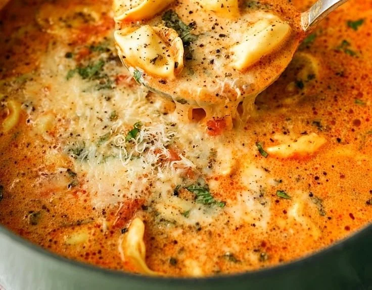 Rich Tomato Tortellini Soup